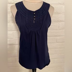 Banana Republic Sleeveless Blouse, scoop neck, key hole & button closure, sz M